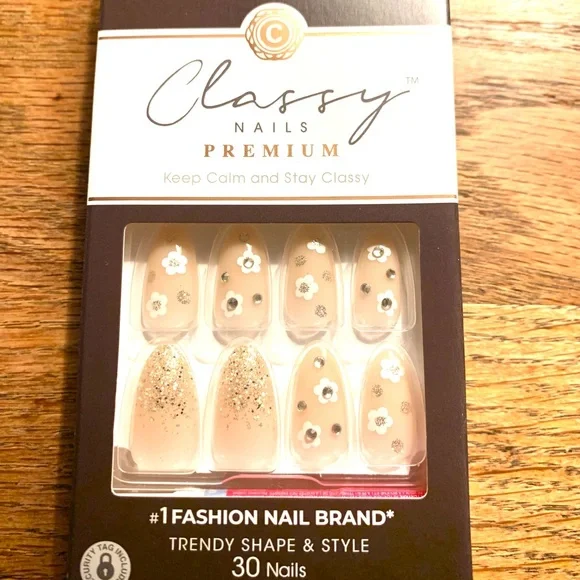 Kiss Classy Nude and Glitter Nails (Package of 4) - Picture 4 of 10